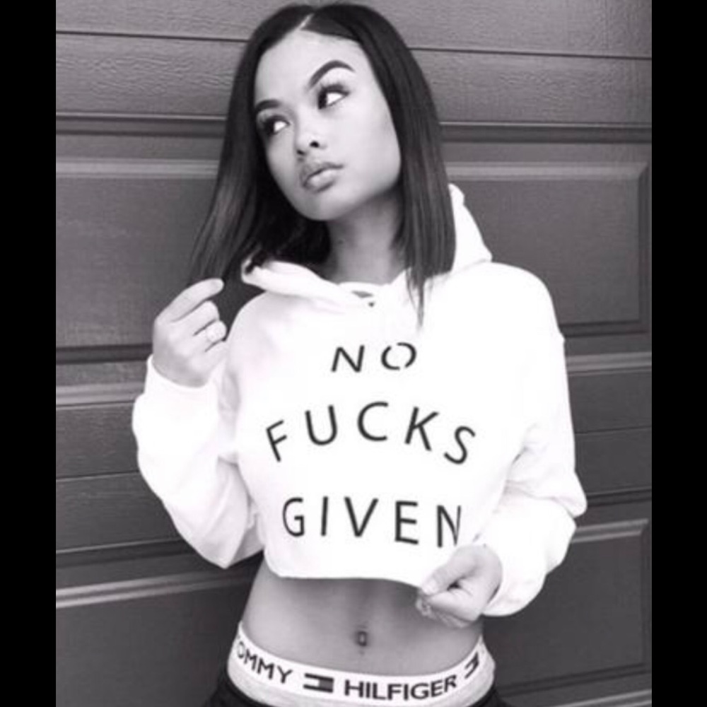 BLACK CROPPED SWEATER